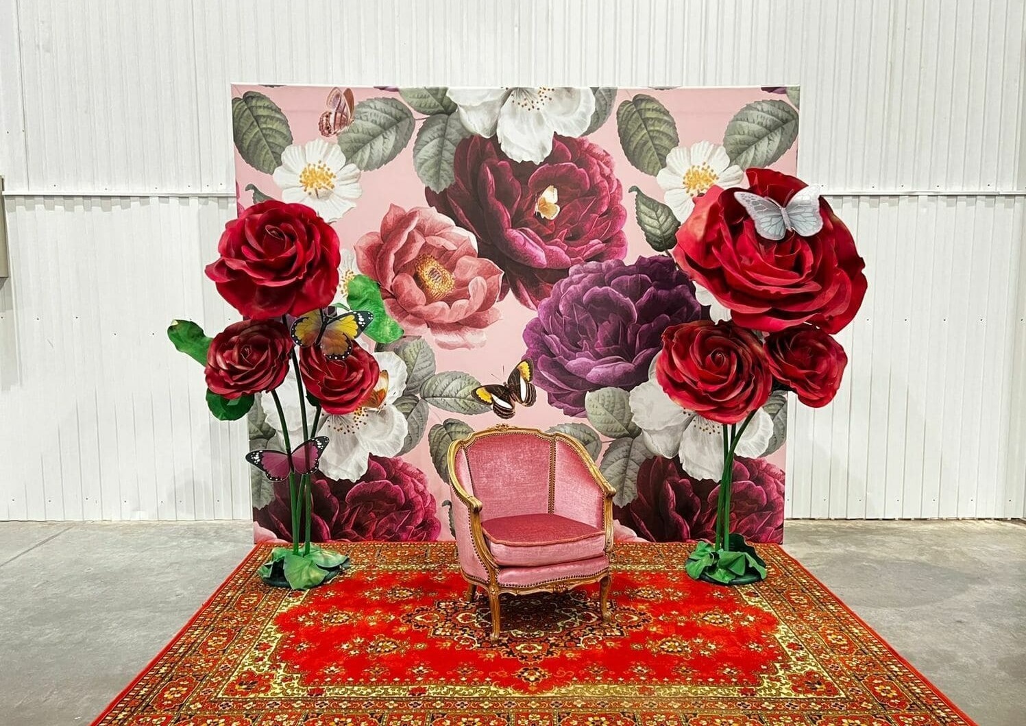 Фотозона цветочная в стиле Gucci